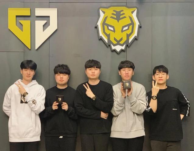 度用他們精 度用他們精